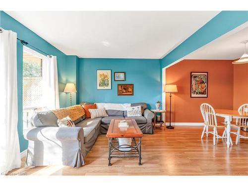 65 Dovercliffe Road, Guelph, ON - Indoor Photo Showing Living Room