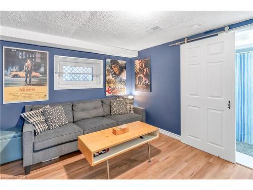 65 Dovercliffe Road, Guelph, ON - Indoor Photo Showing Living Room