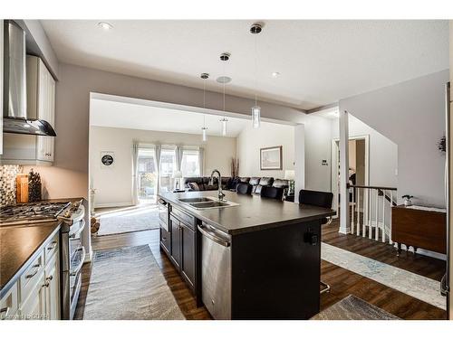 68 Roselawn Crescent, Welland, ON - Indoor Photo Showing Kitchen With Stainless Steel Kitchen With Double Sink With Upgraded Kitchen