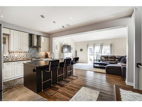 68 Roselawn Crescent, Welland, ON - Indoor Photo Showing Kitchen With Upgraded Kitchen