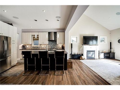 68 Roselawn Crescent, Welland, ON - Indoor Photo Showing Kitchen With Stainless Steel Kitchen With Upgraded Kitchen