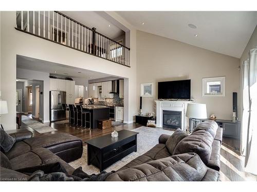 68 Roselawn Crescent, Welland, ON - Indoor Photo Showing Living Room With Fireplace