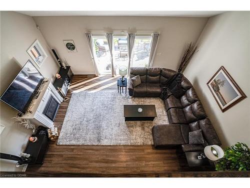 68 Roselawn Crescent, Welland, ON - Indoor Photo Showing Living Room