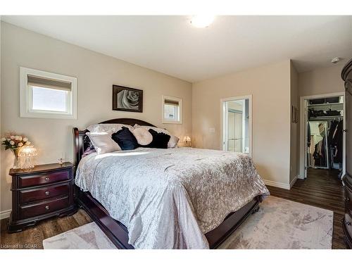 68 Roselawn Crescent, Welland, ON - Indoor Photo Showing Bedroom