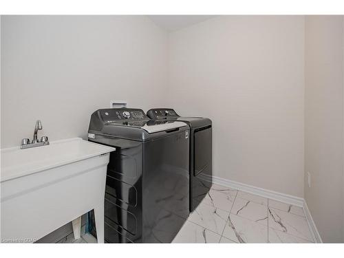 115 Eva Drive, Breslau, ON - Indoor Photo Showing Laundry Room