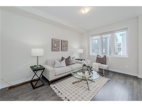 115 Eva Drive, Breslau, ON - Indoor Photo Showing Living Room