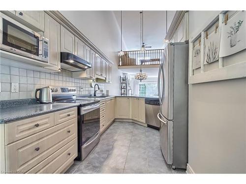 36-372 Terry Carter Crescent, Newmarket, ON - Indoor Photo Showing Kitchen