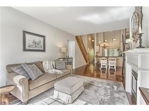 36-372 Terry Carter Crescent, Newmarket, ON - Indoor Photo Showing Living Room