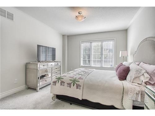 36-372 Terry Carter Crescent, Newmarket, ON - Indoor Photo Showing Bedroom