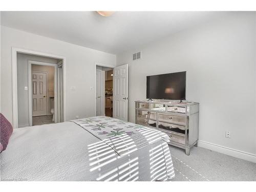 36-372 Terry Carter Crescent, Newmarket, ON - Indoor Photo Showing Bedroom