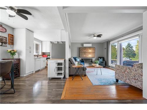 231 Chambers Crescent, Fergus, ON - Indoor Photo Showing Living Room