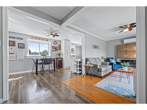 231 Chambers Crescent, Fergus, ON - Indoor Photo Showing Living Room