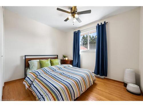 231 Chambers Crescent, Fergus, ON - Indoor Photo Showing Bedroom