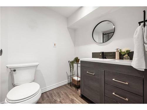 231 Chambers Crescent, Fergus, ON - Indoor Photo Showing Bathroom