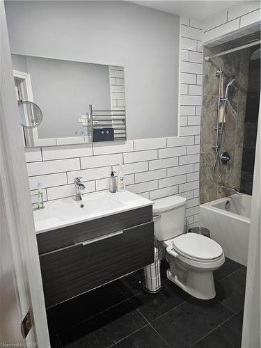 354 Stevenson Street N, Guelph, ON - Indoor Photo Showing Bathroom