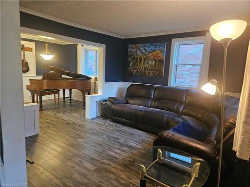 354 Stevenson Street N, Guelph, ON - Indoor Photo Showing Living Room