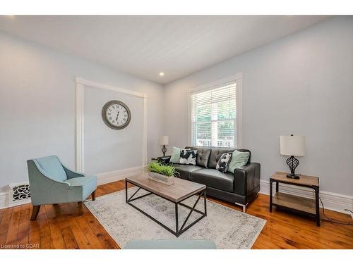 145 Arthur Street N, Guelph, ON - Indoor Photo Showing Living Room