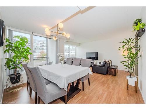 202-105 Bagot Street, Guelph, ON - Indoor Photo Showing Dining Room