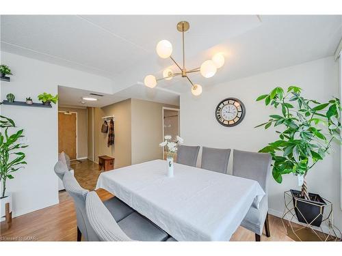 202-105 Bagot Street, Guelph, ON - Indoor Photo Showing Dining Room