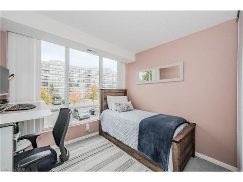 202-105 Bagot Street, Guelph, ON - Indoor Photo Showing Bedroom