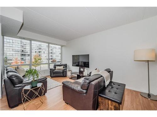 202-105 Bagot Street, Guelph, ON - Indoor Photo Showing Living Room