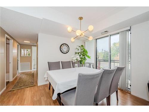 202-105 Bagot Street, Guelph, ON - Indoor Photo Showing Dining Room