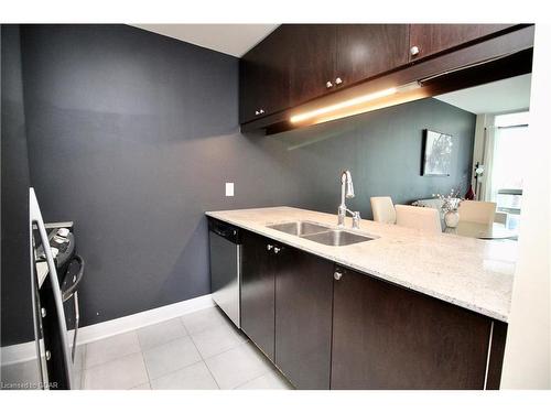 810-1055 Southdown Road, Mississauga, ON - Indoor Photo Showing Kitchen With Double Sink