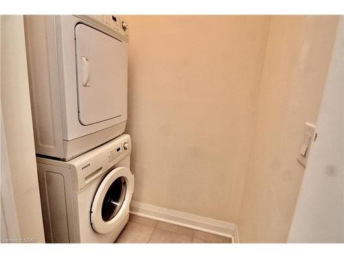 810-1055 Southdown Road, Mississauga, ON - Indoor Photo Showing Laundry Room