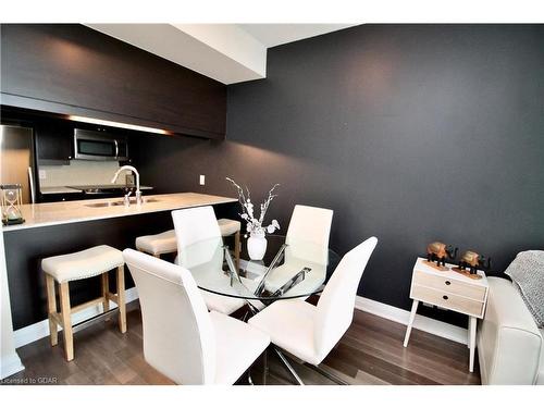 810-1055 Southdown Road, Mississauga, ON - Indoor Photo Showing Dining Room