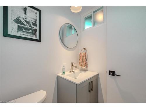 121-31 Greengate Road, Guelph, ON - Indoor Photo Showing Bathroom