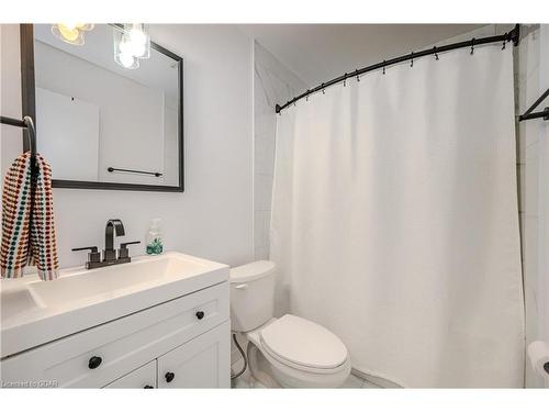 121-31 Greengate Road, Guelph, ON - Indoor Photo Showing Bathroom