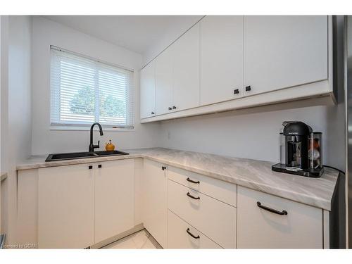 121-31 Greengate Road, Guelph, ON - Indoor Photo Showing Kitchen With Double Sink