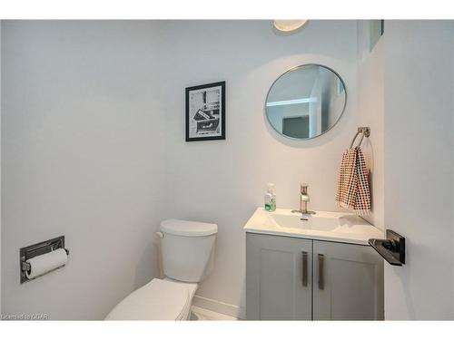 121-31 Greengate Road, Guelph, ON - Indoor Photo Showing Bathroom