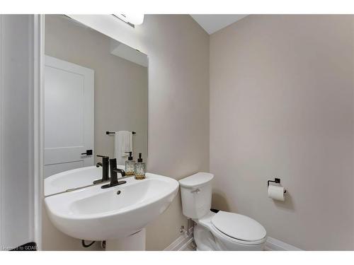 40 Mussen Street, Guelph, ON - Indoor Photo Showing Bathroom