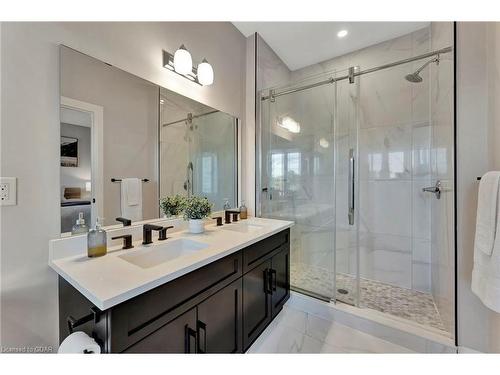 40 Mussen Street, Guelph, ON - Indoor Photo Showing Bathroom