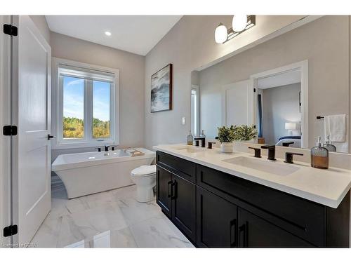 40 Mussen Street, Guelph, ON - Indoor Photo Showing Bathroom