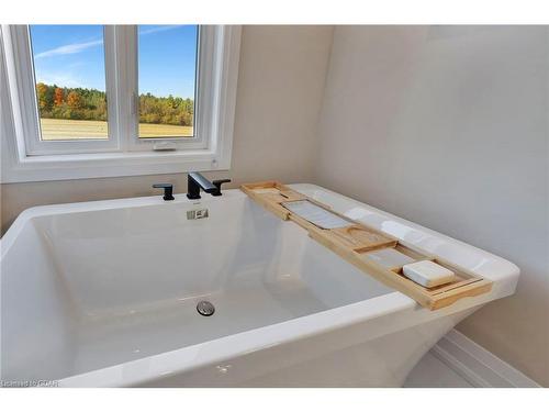 40 Mussen Street, Guelph, ON - Indoor Photo Showing Bathroom