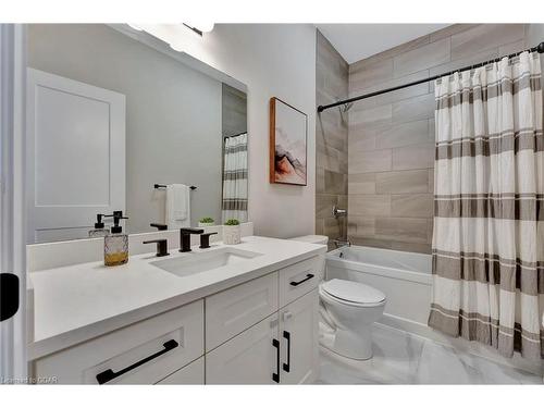 40 Mussen Street, Guelph, ON - Indoor Photo Showing Bathroom