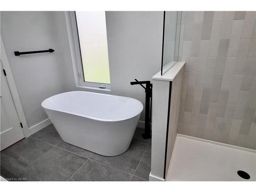 179048 Grey Road 17 Road, Georgian Bluffs, ON - Indoor Photo Showing Bathroom