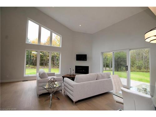 179048 Grey Road 17 Road, Georgian Bluffs, ON - Indoor Photo Showing Living Room