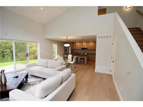 179048 Grey Road 17 Road, Georgian Bluffs, ON - Indoor Photo Showing Living Room