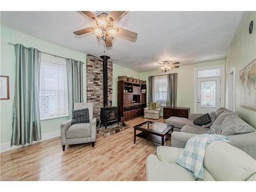 435 York Road, Guelph, ON - Indoor Photo Showing Living Room