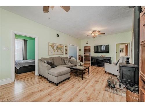 435 York Road, Guelph, ON - Indoor Photo Showing Living Room