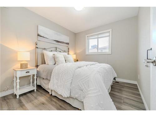 16 Nickolas Crescent, Cambridge, ON - Indoor Photo Showing Bedroom