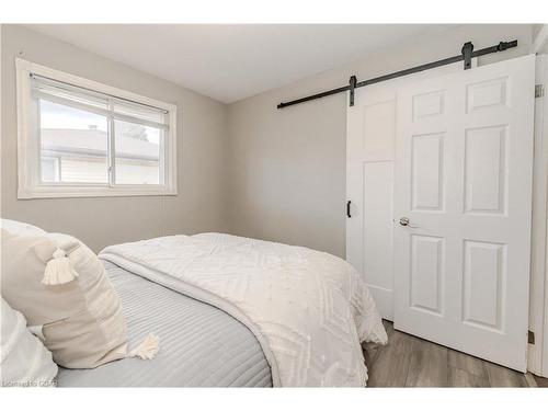 16 Nickolas Crescent, Cambridge, ON - Indoor Photo Showing Bedroom