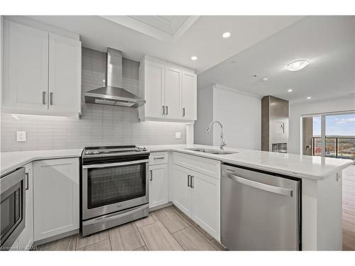 808-1878 Gordon Street, Guelph, ON - Indoor Photo Showing Kitchen With Stainless Steel Kitchen With Upgraded Kitchen