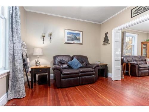 45 Alma Street S, Guelph, ON - Indoor Photo Showing Living Room