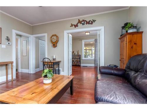 45 Alma Street S, Guelph, ON - Indoor Photo Showing Living Room