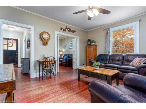 45 Alma Street S, Guelph, ON - Indoor Photo Showing Living Room