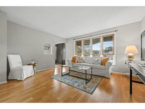 14 Avra Court, Guelph, ON - Indoor Photo Showing Living Room